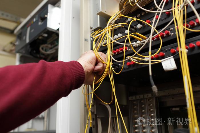 从布线到守护 光纤计算机房维护工程师的日常与实践指南