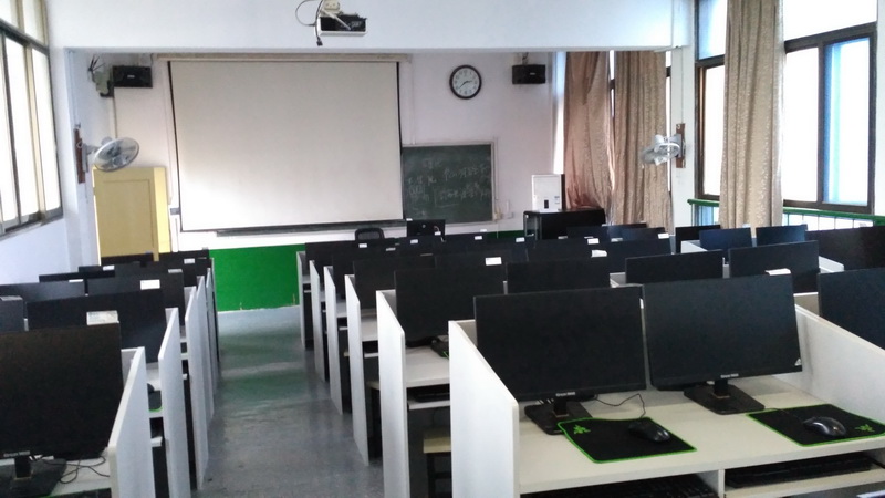 学院实训中心透明计算机房正式投入使用，开启信息技术服务新篇章